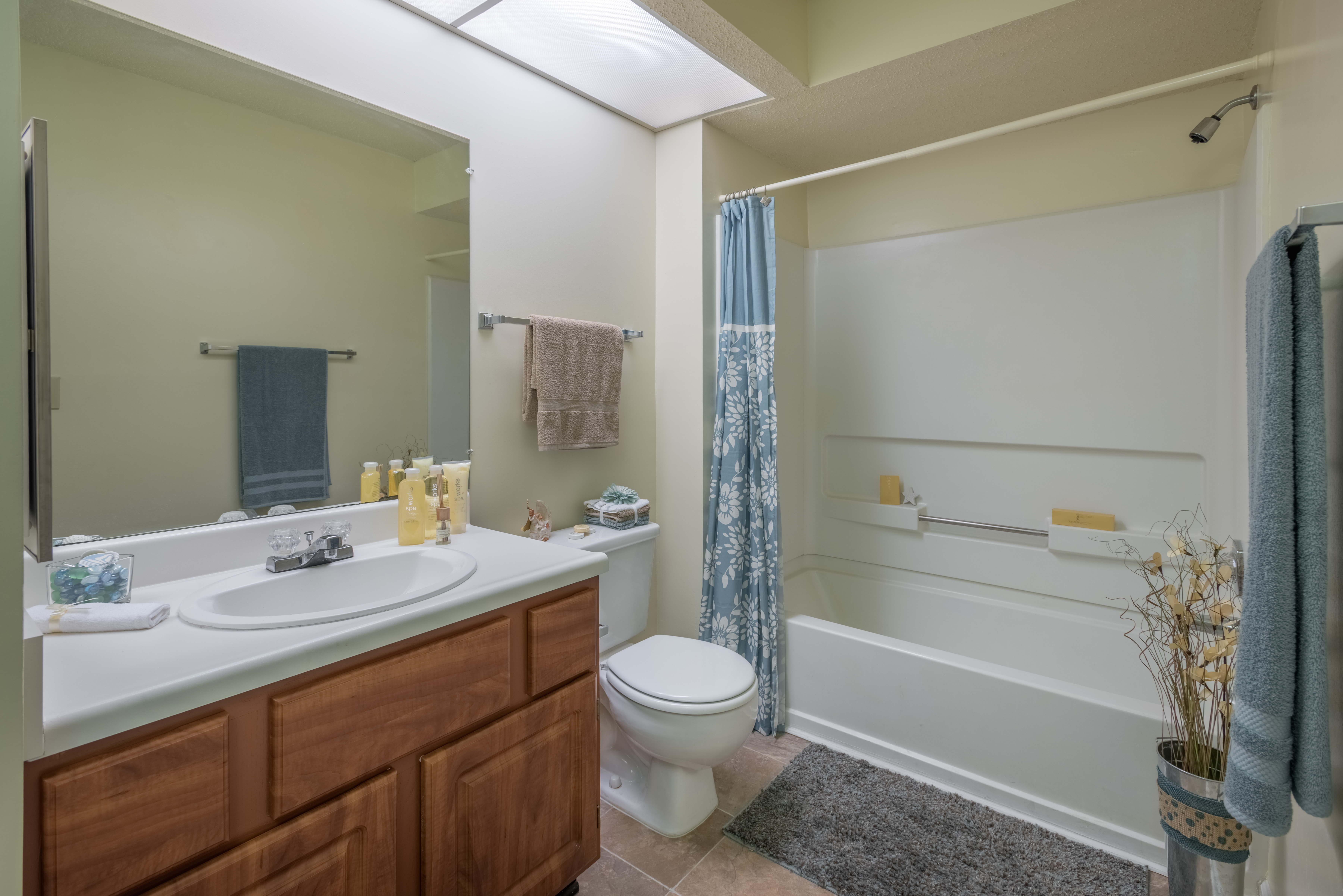 The Arbors at Windsor Lake The Multifamily Advisory Group at Cushman